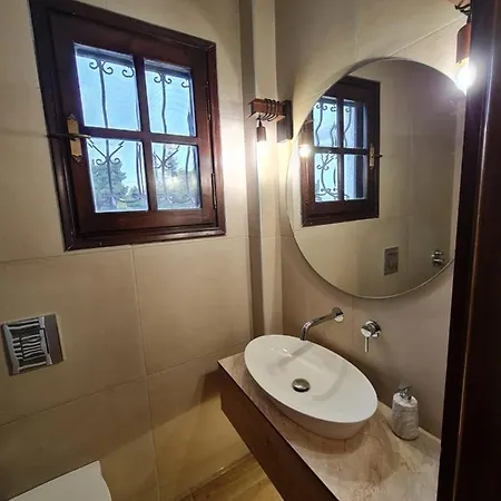 Chryspa Attica Villa