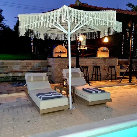 Villa Chryspa Attica *