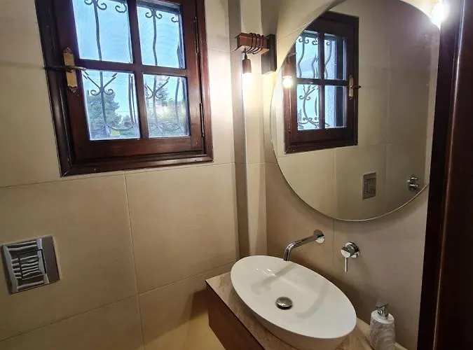 Chryspa Attica Βίλα